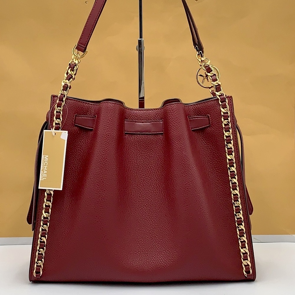 MICHAEL KORS
MINA LARGE BELTED CHAIN SHOULDER BAG DARK CHERRY COLOR - Picture 14 of 16